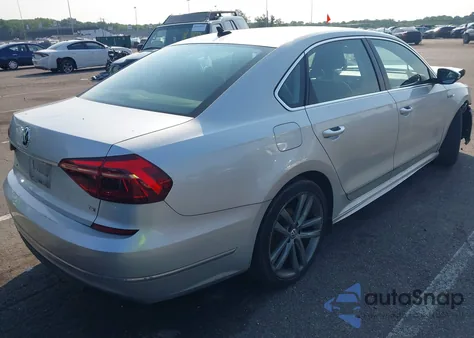 2017 Volkswagen Passat 1.8T R-Line z USA, uszkodzony, nr VIN 1VWDT7A38HC048069